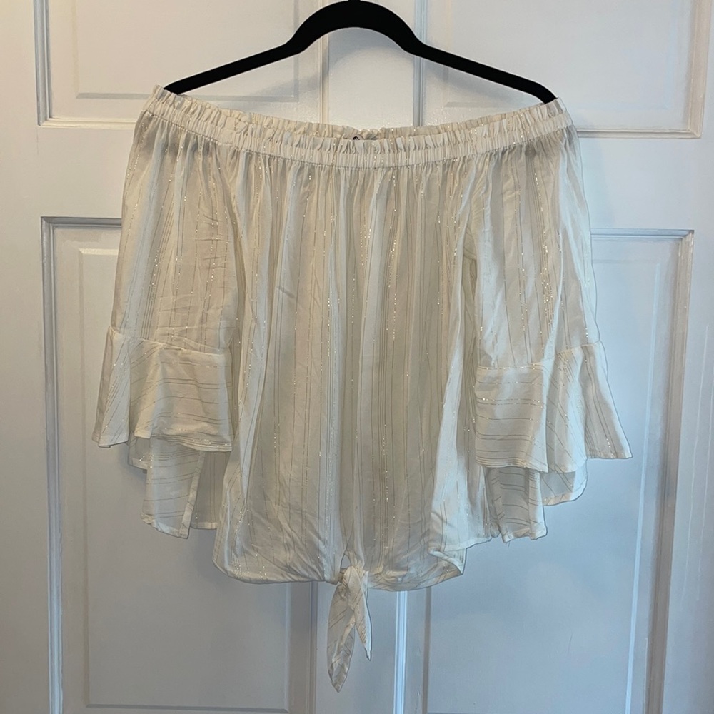 Women’s Express off the shoulder tie white/cream with shiny gold stripes!